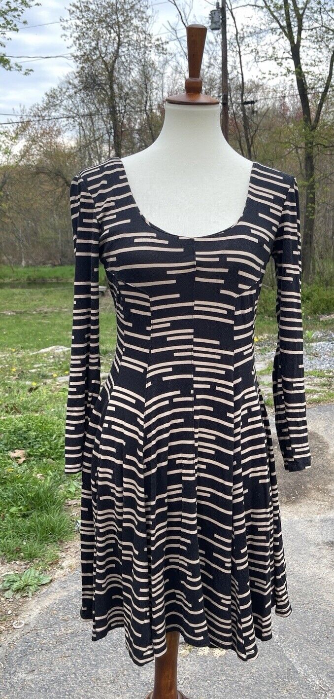 $148 Anthropologie HD in Paris Saraid PM Dress Black Tan Stripes Stretchy Jersey